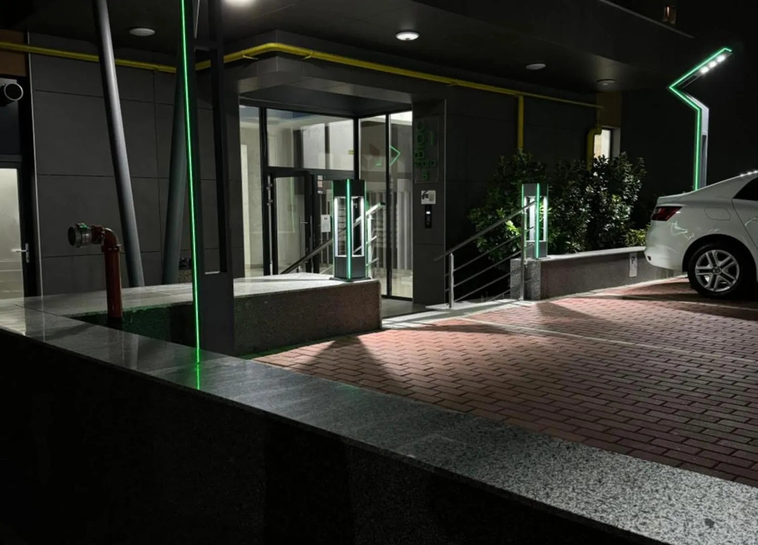 Zenith Central Address Apartment With Parking Bukarest