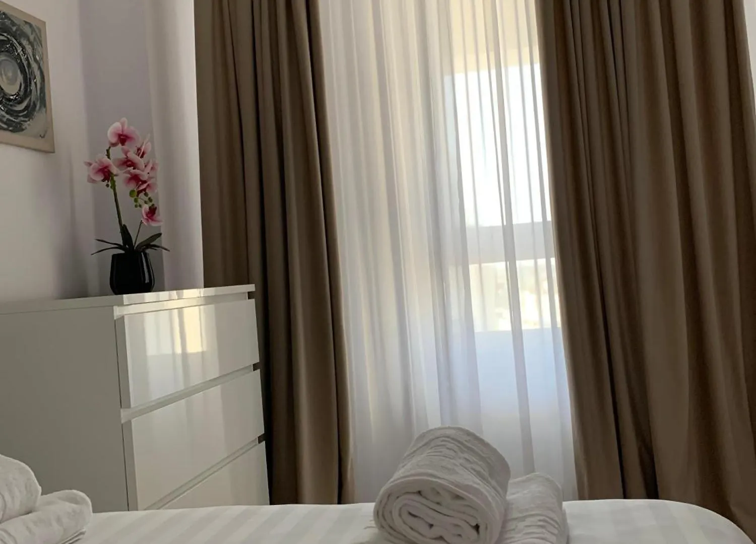 Zenith Central Address Apartment With Parking Bukarest